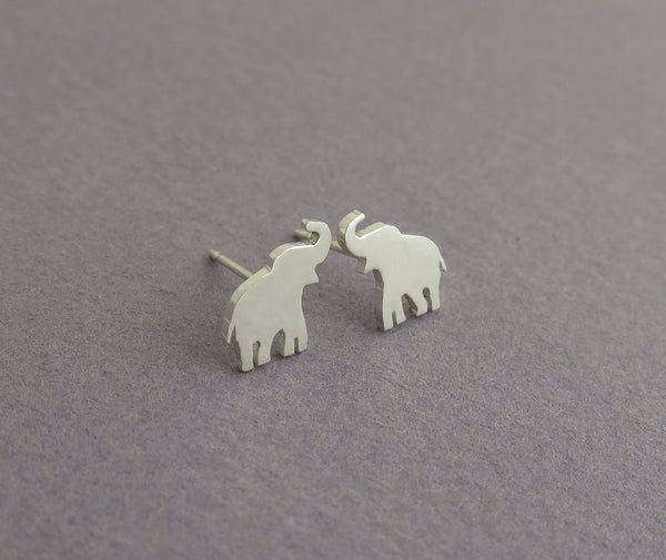 Tiny Mother Baby Elephant Shaped Allergy Free Stud Earrings In Silver – DOTOLY - Foto 10